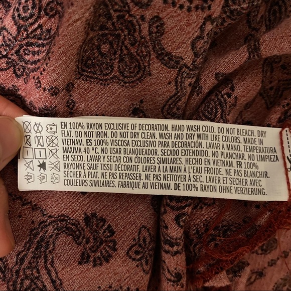 FREE ADD ON/PRICE NEGOTIABLE - Forever 21 cardigan - Picture 4 of 5